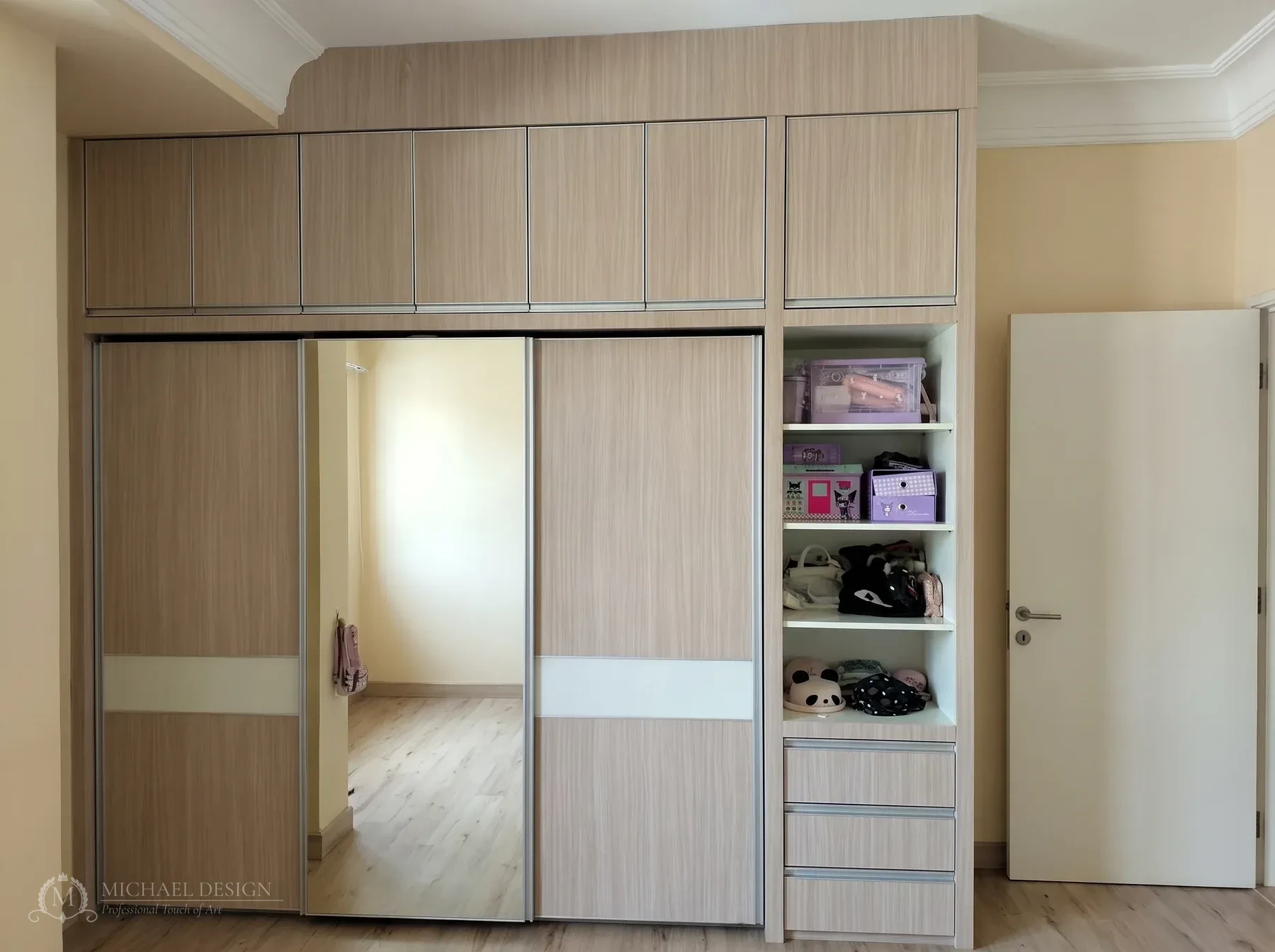 Wardrobe Rumah Central Park